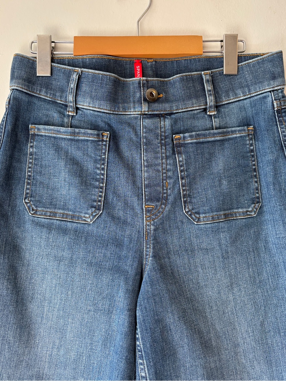 SPANX Shape Everywear Cropped Wide Leg Patch Pocket Jeans Size Medium Casual - Picture 5 of 12
